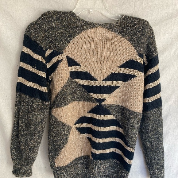 Geometric Patterned Sweater - Black and Beige - Picture 4 of 6